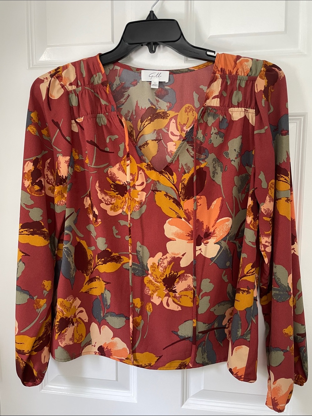 Gilli long sleeve v neck orange floral top size Large
